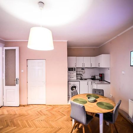 Jules' Sunny, Spacious And Central Apartment Nagyszeben Kültér fotó