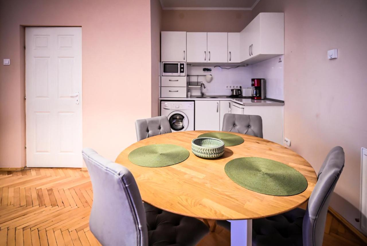 Jules' Sunny, Spacious And Central Apartment Nagyszeben Kültér fotó