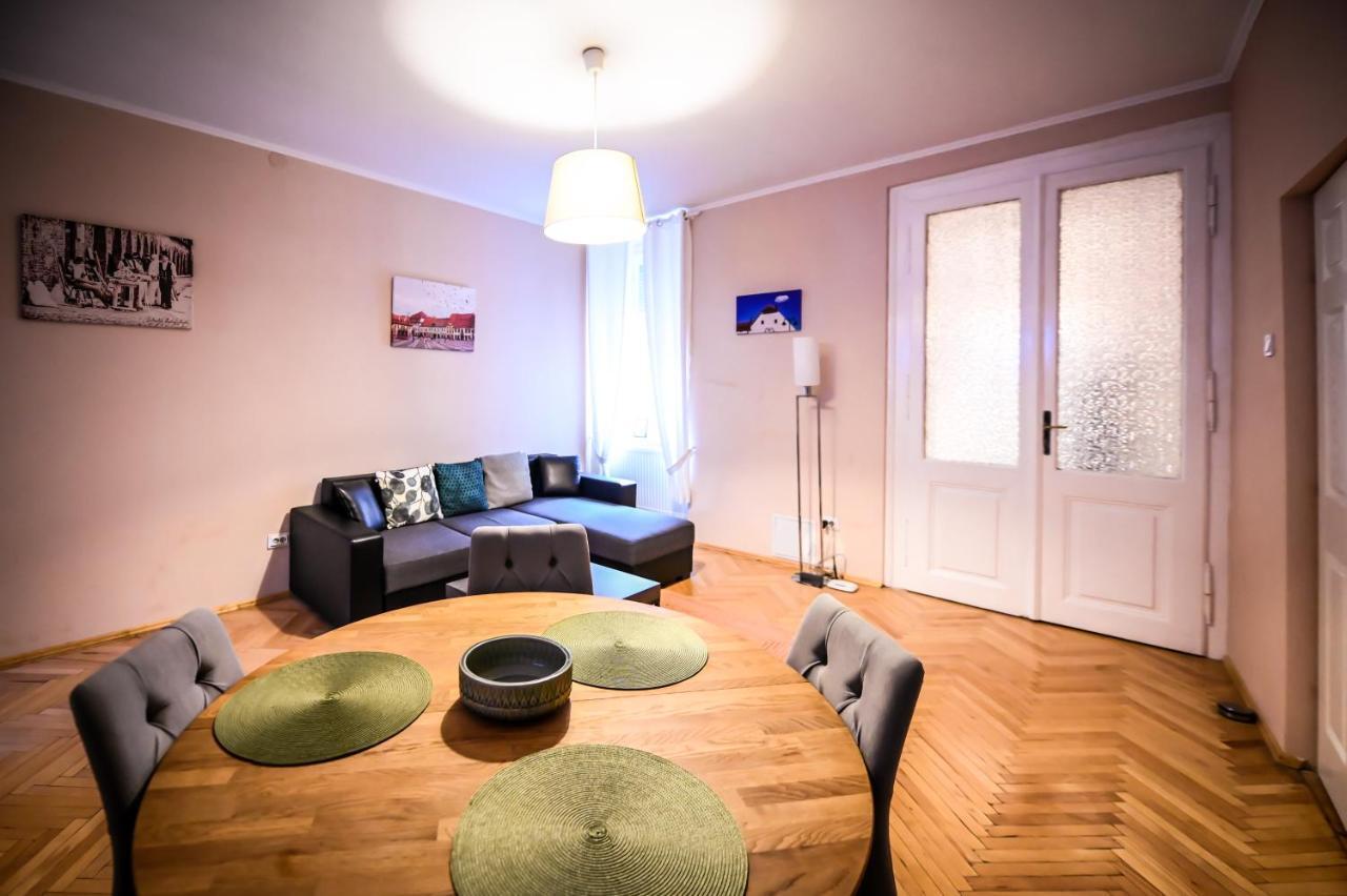 Jules' Sunny, Spacious And Central Apartment Nagyszeben Kültér fotó